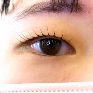 まつげパーマの目元の施術例2